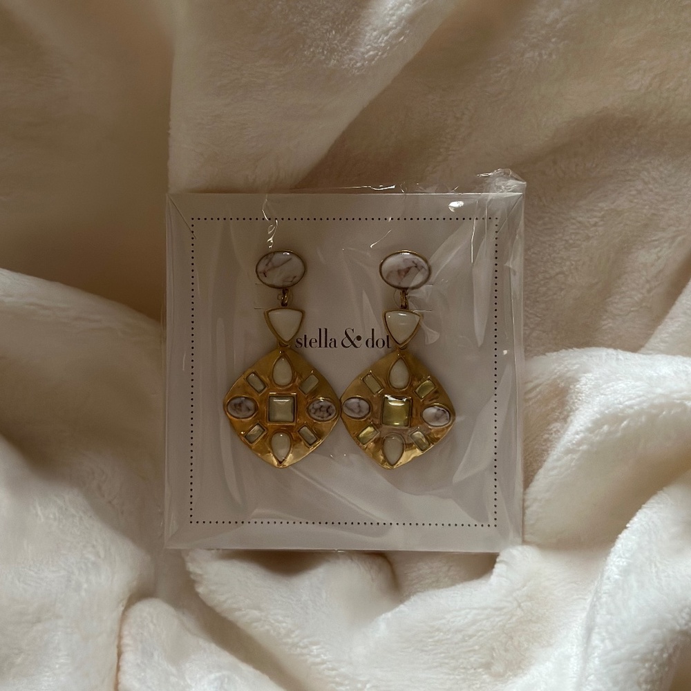 Rhombus earring w/ stone